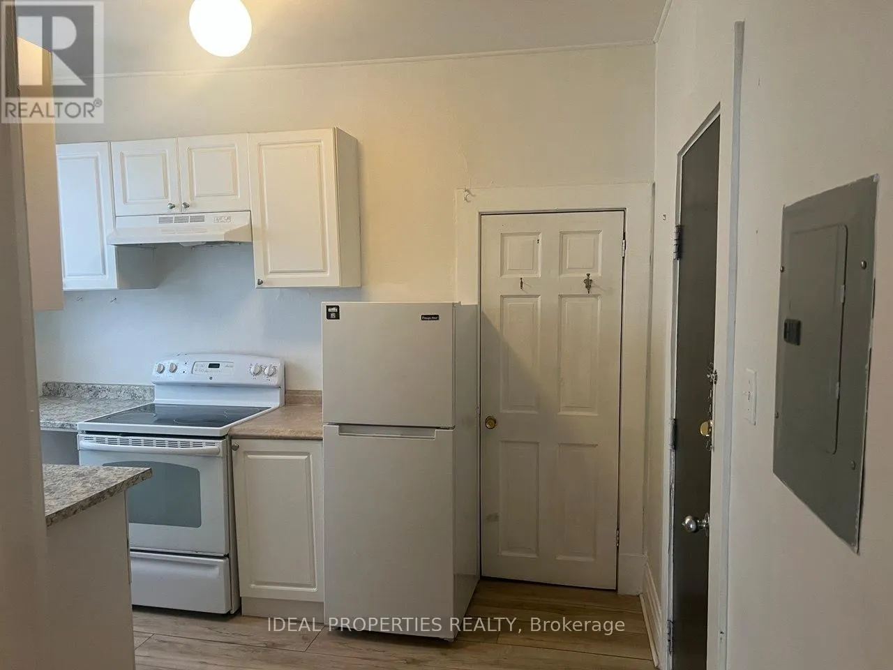 1 - 277 BRONSON AVENUE
