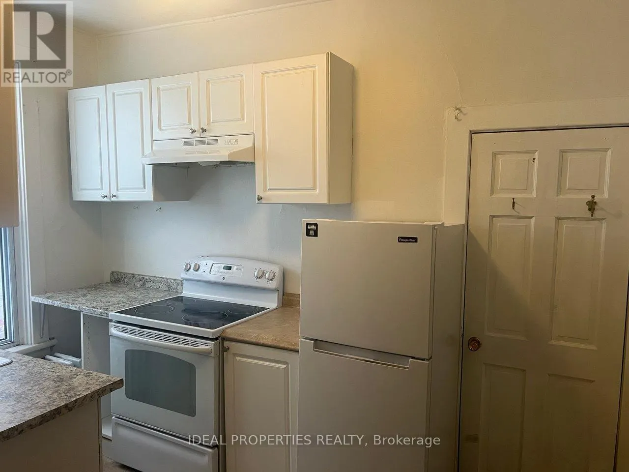 1 - 277 BRONSON AVENUE