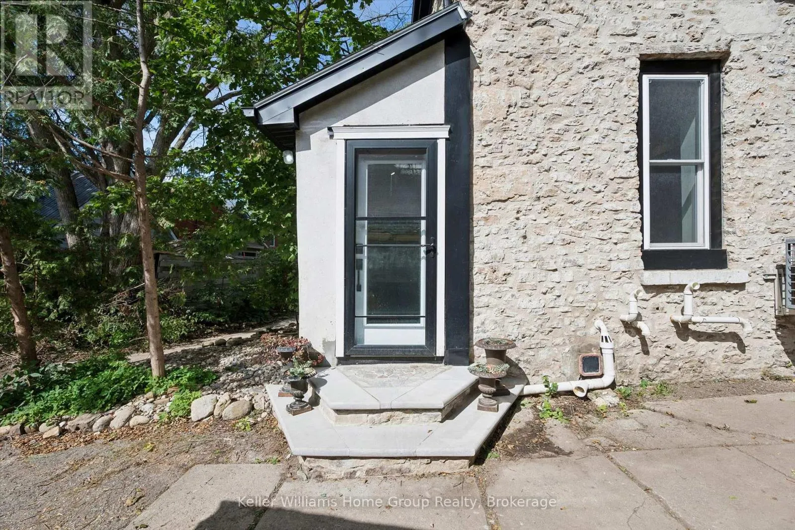37 ARTHUR STREET N