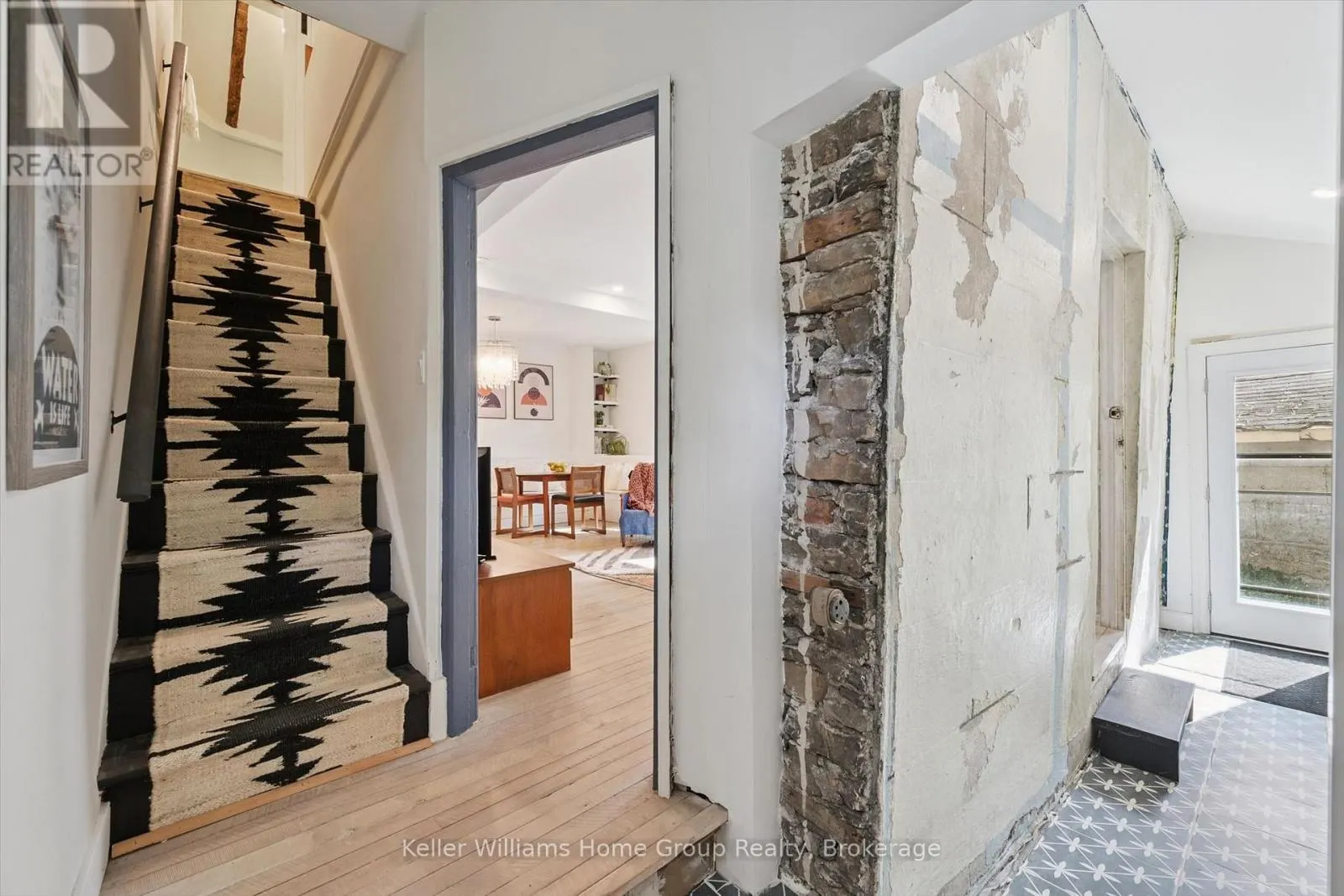 37 ARTHUR STREET N