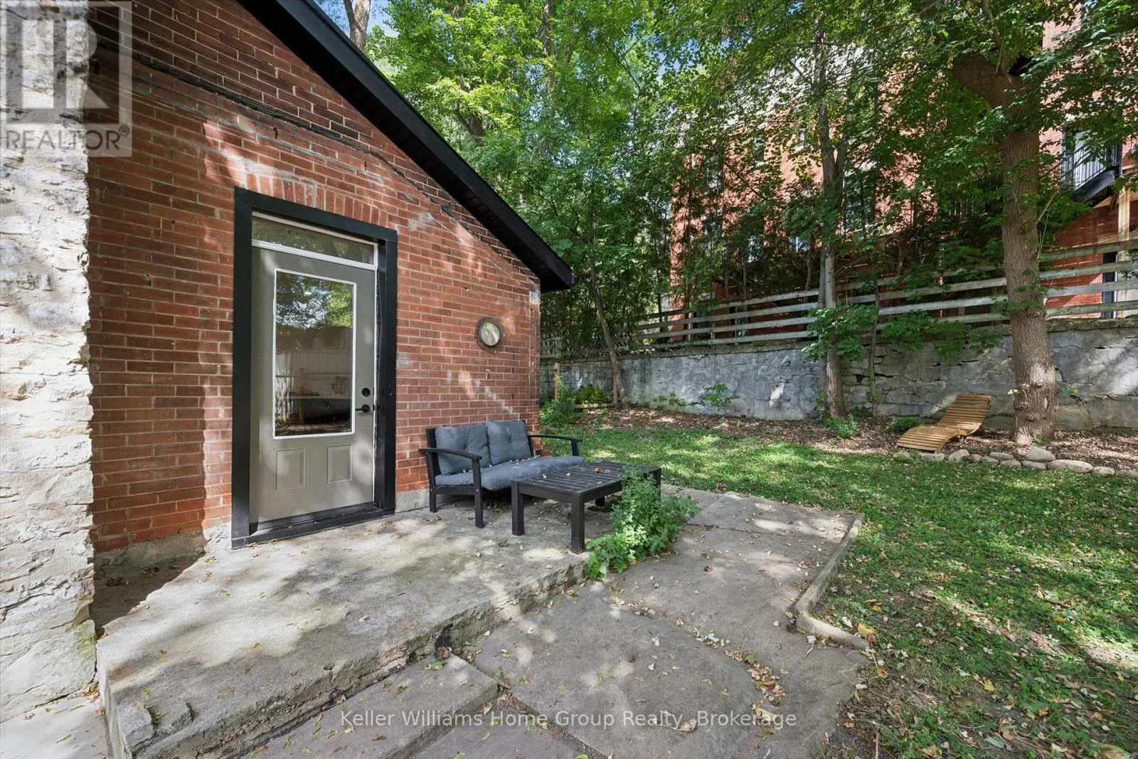37 ARTHUR STREET N