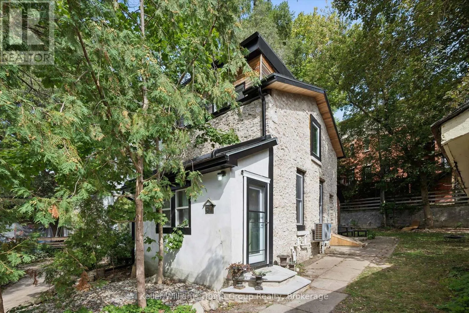 37 ARTHUR STREET N