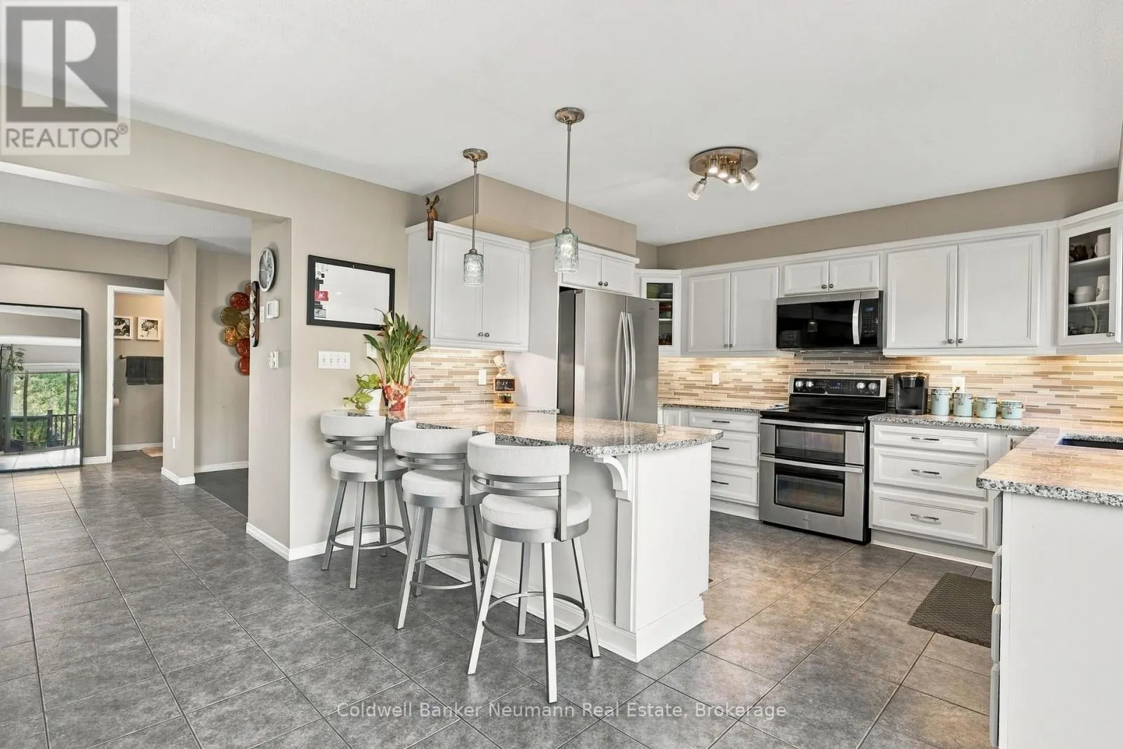 41 CREEKSIDE DRIVE