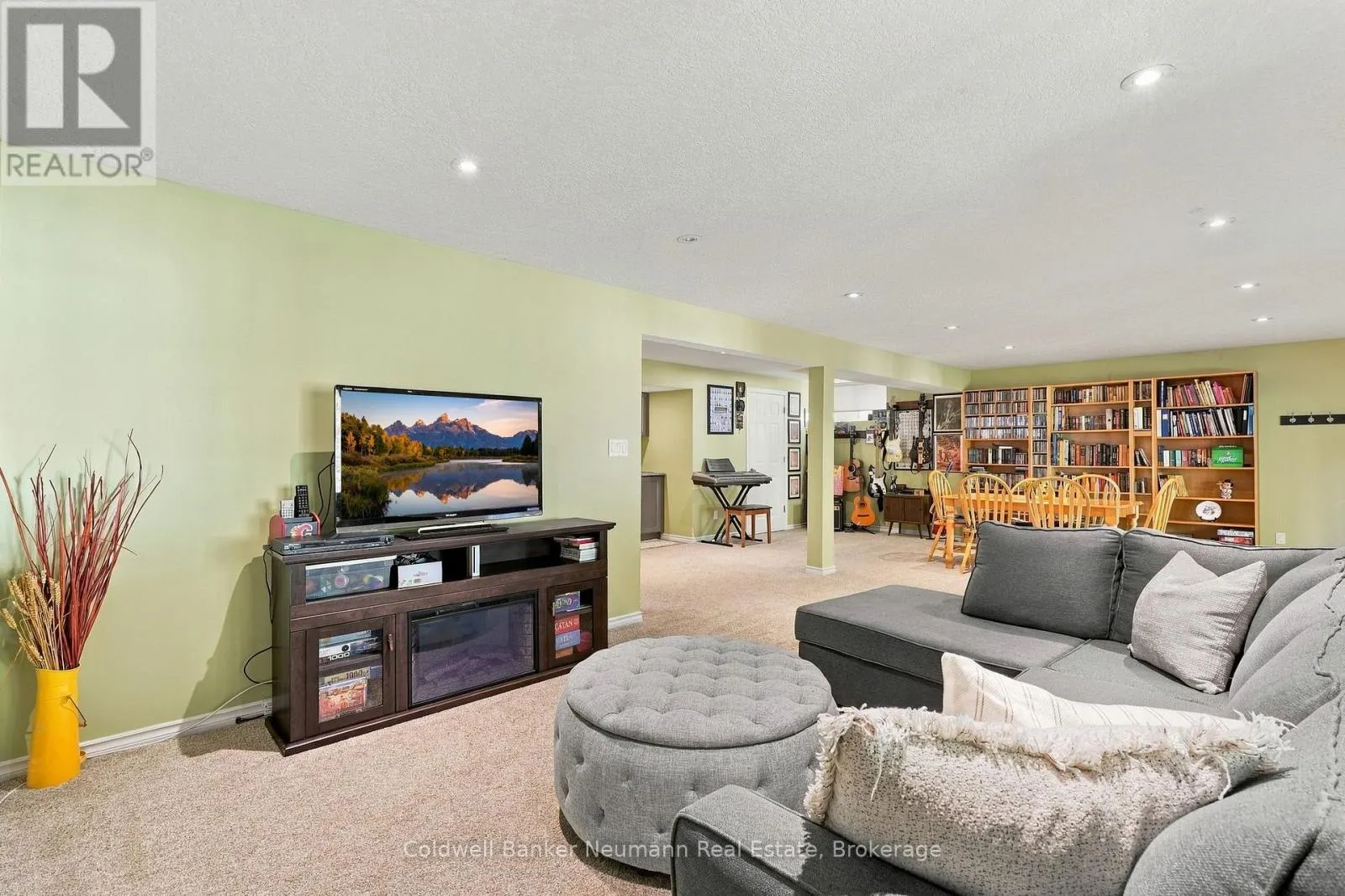 41 CREEKSIDE DRIVE