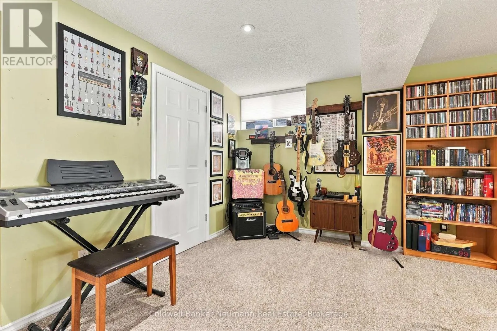 41 CREEKSIDE DRIVE