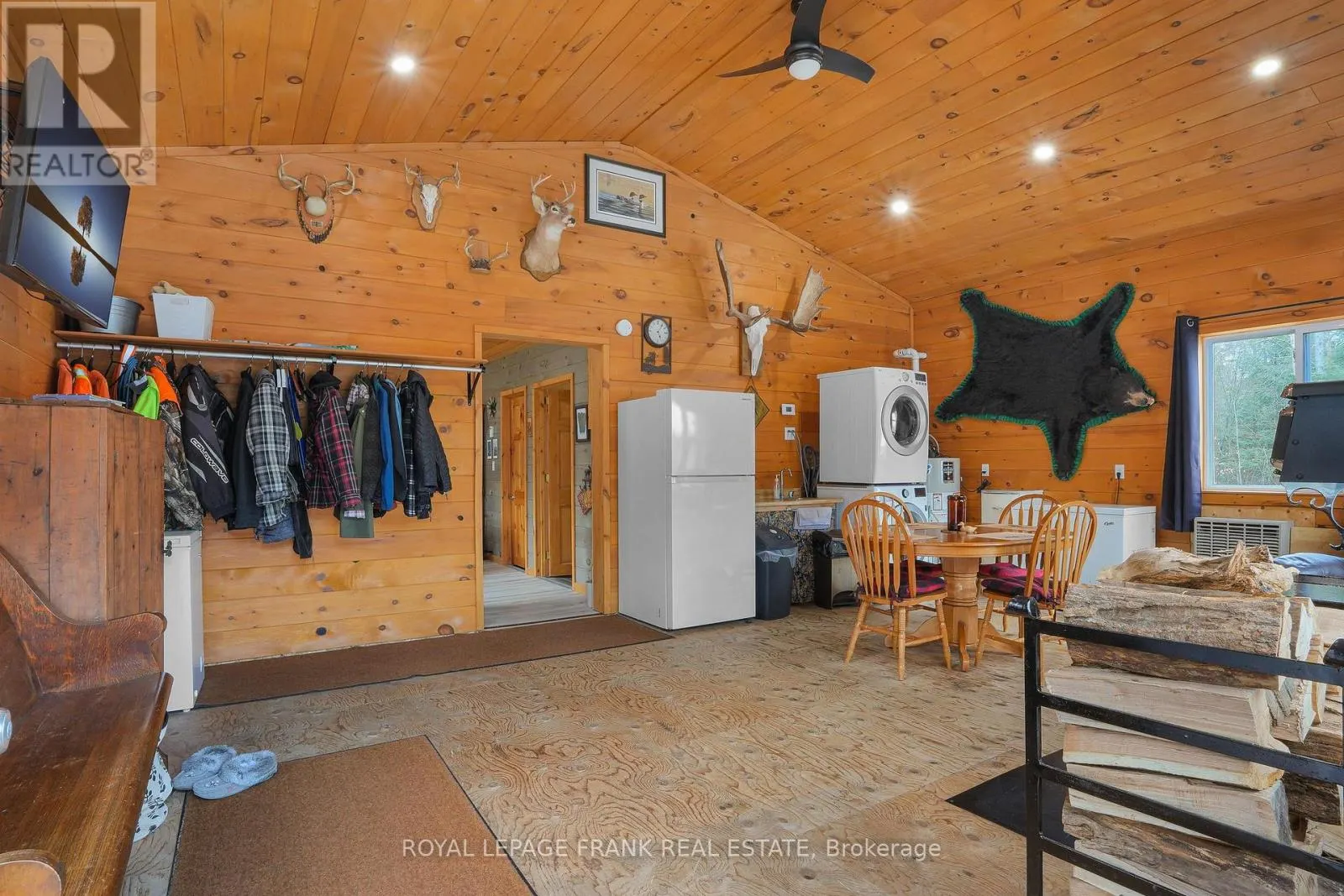 989 NORTH MCKENZIE LAKE ROAD