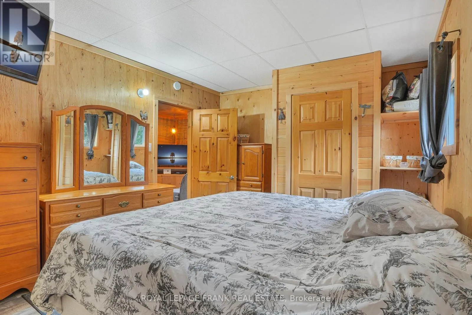 989 NORTH MCKENZIE LAKE ROAD