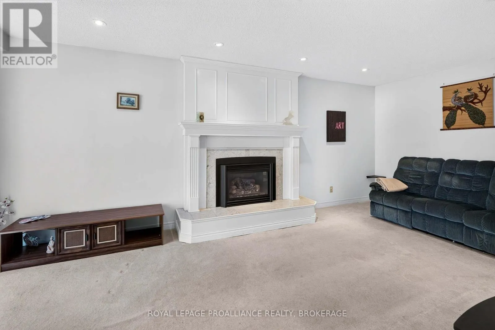 323 SUNRISE CRESCENT