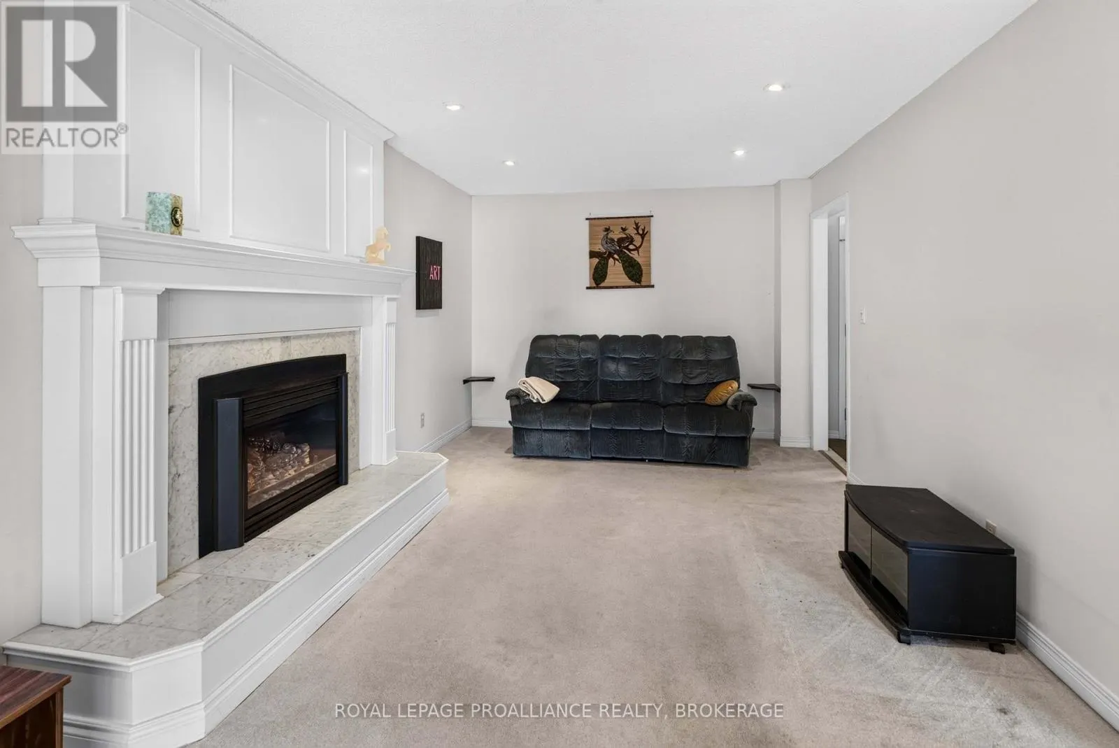 323 SUNRISE CRESCENT
