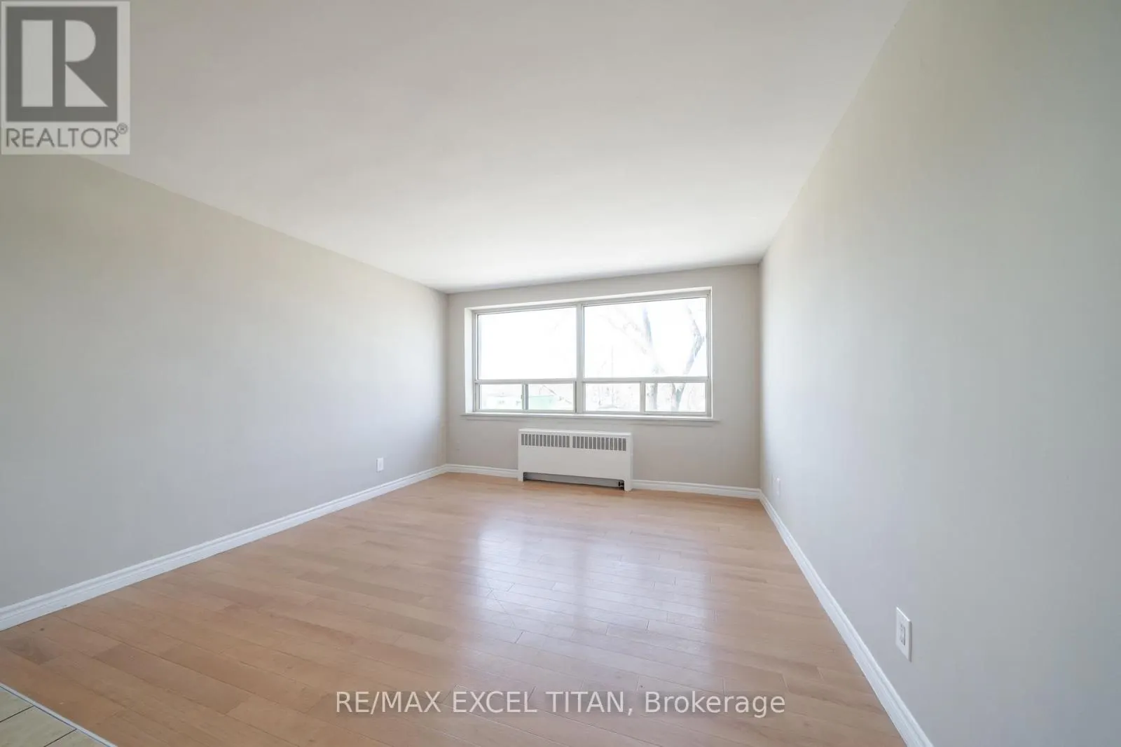 320C - 468 OTTAWA STREET
