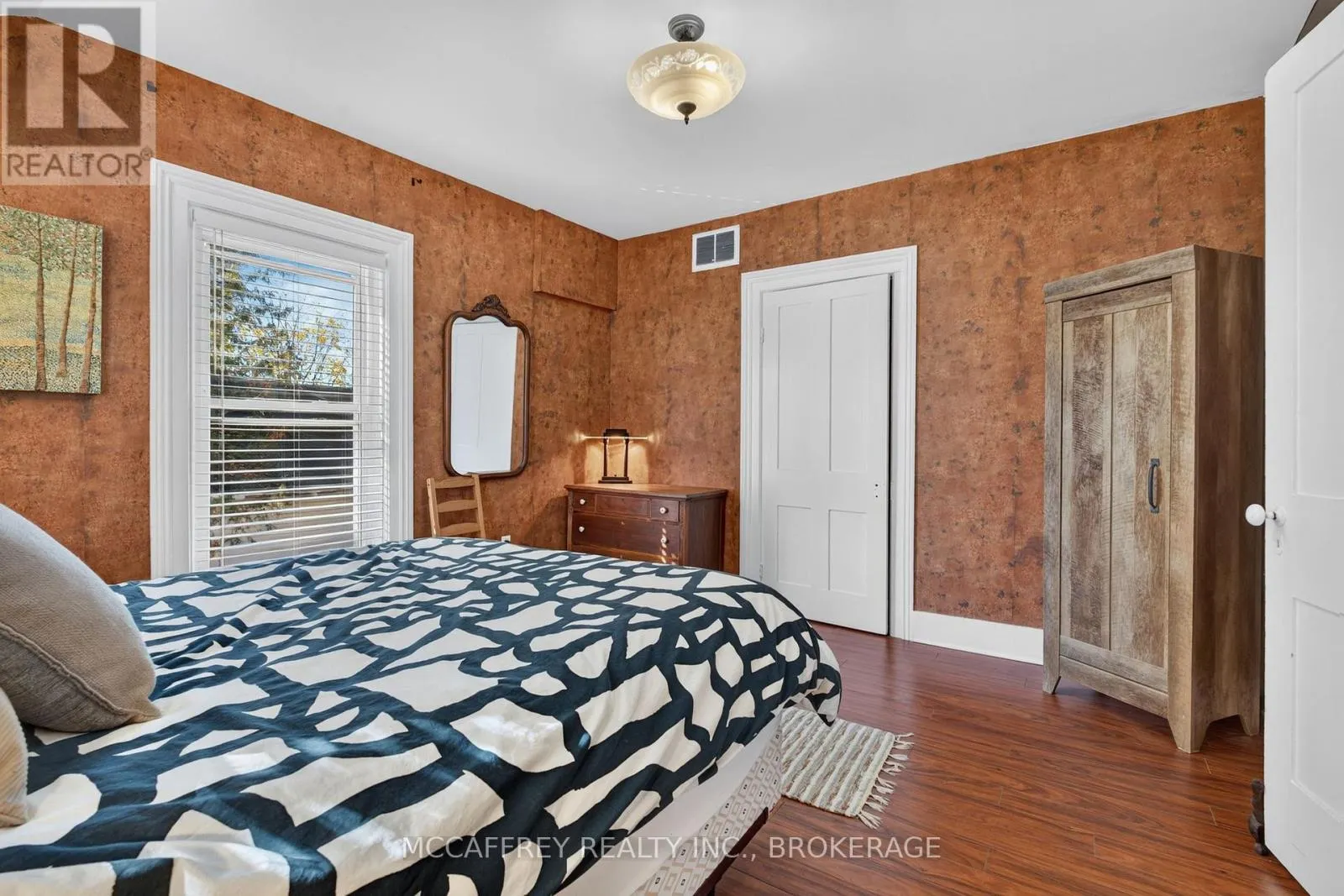 15 GRAHAM STREET E