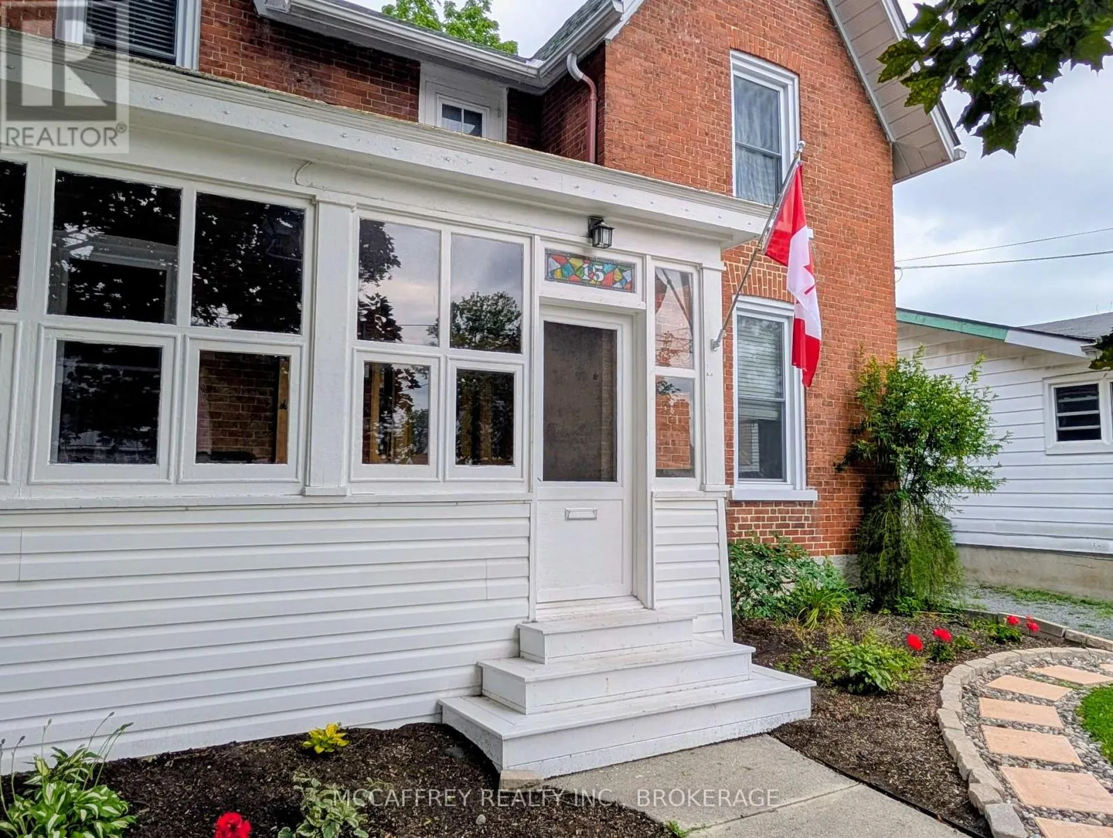 15 GRAHAM STREET E