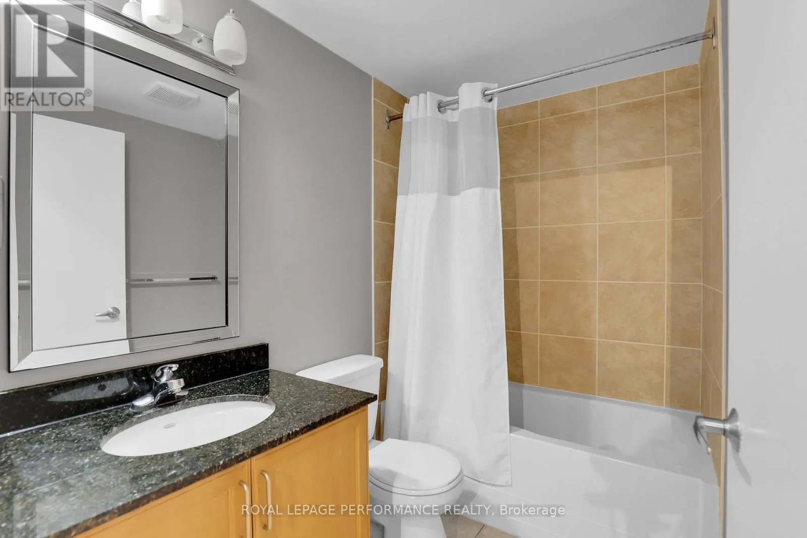 1402 - 445 LAURIER AVENUE W