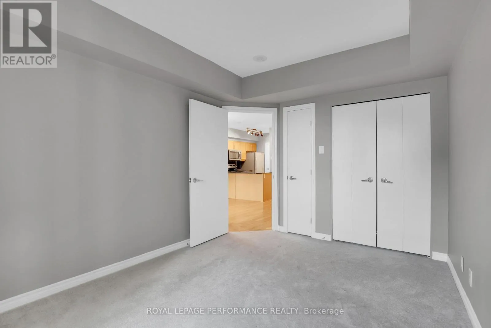1402 - 445 LAURIER AVENUE W