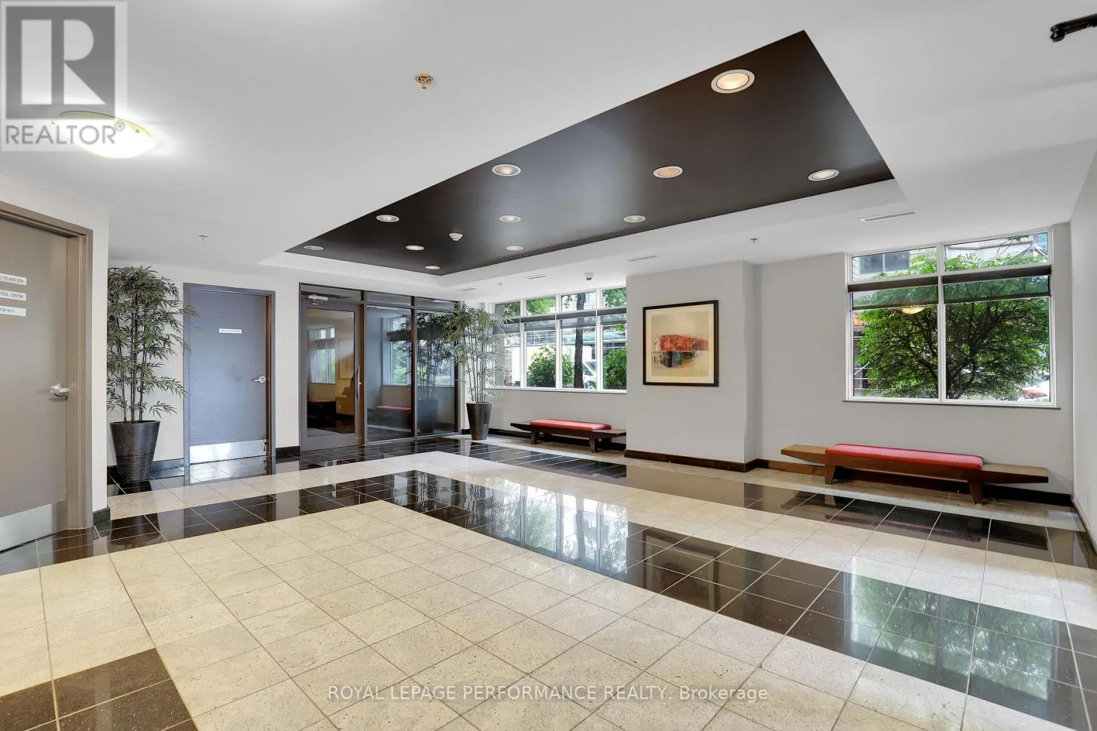 1402 - 445 LAURIER AVENUE W