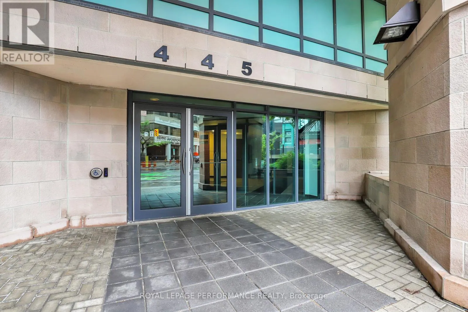 1402 - 445 LAURIER AVENUE W