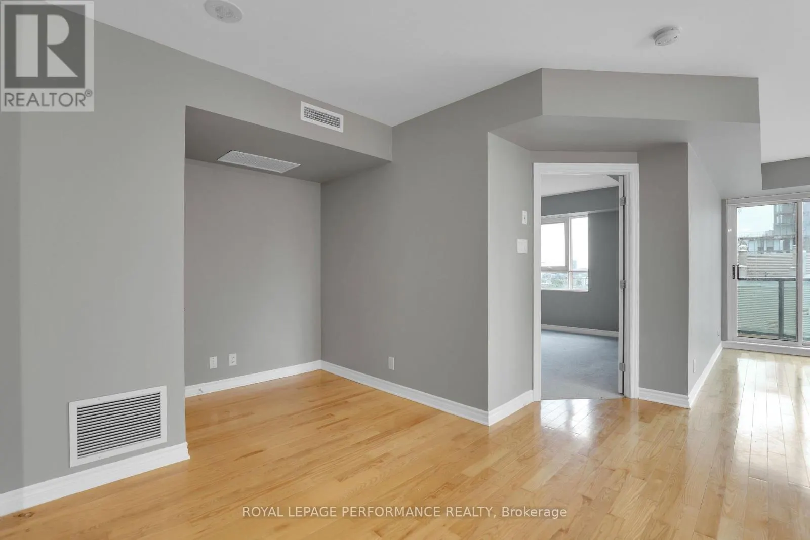 1402 - 445 LAURIER AVENUE W
