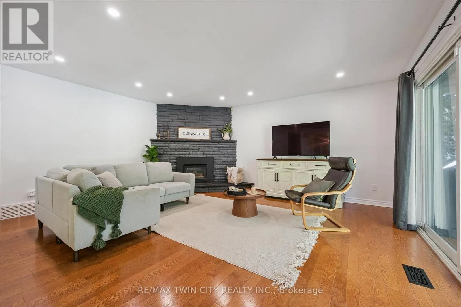 51 CAYLEY COURT