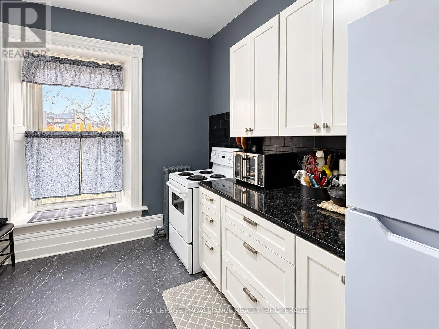 3 - 33 KING STREET W #3