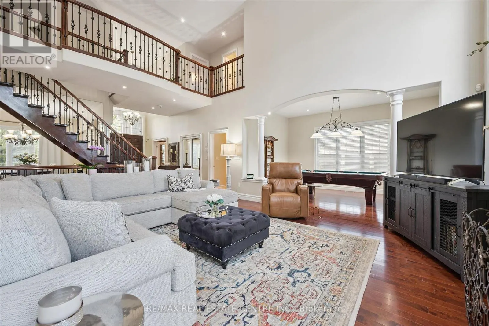 332 SCENIC DRIVE