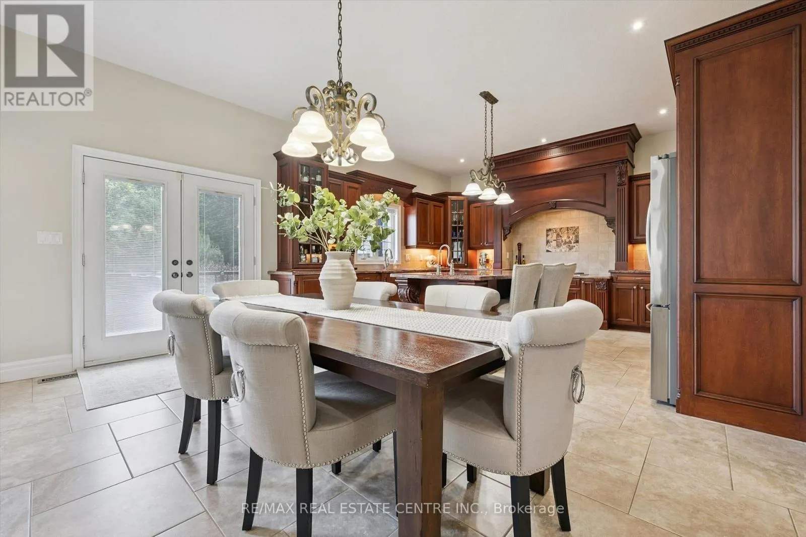 332 SCENIC DRIVE