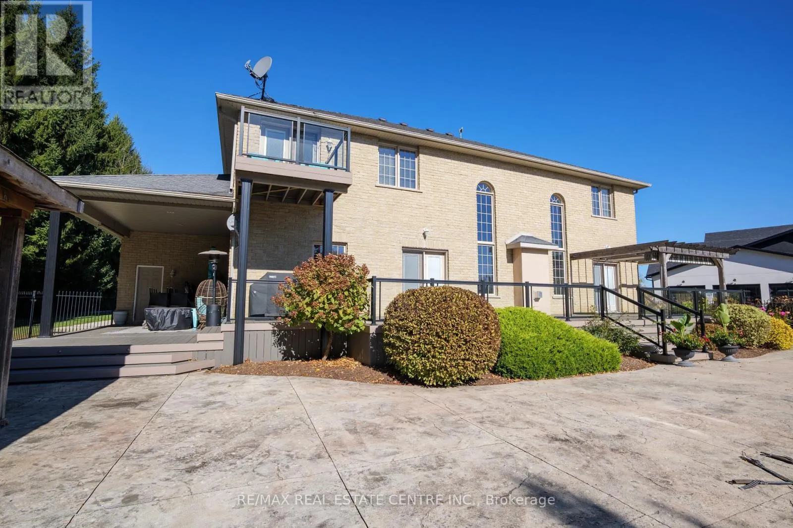 332 SCENIC DRIVE
