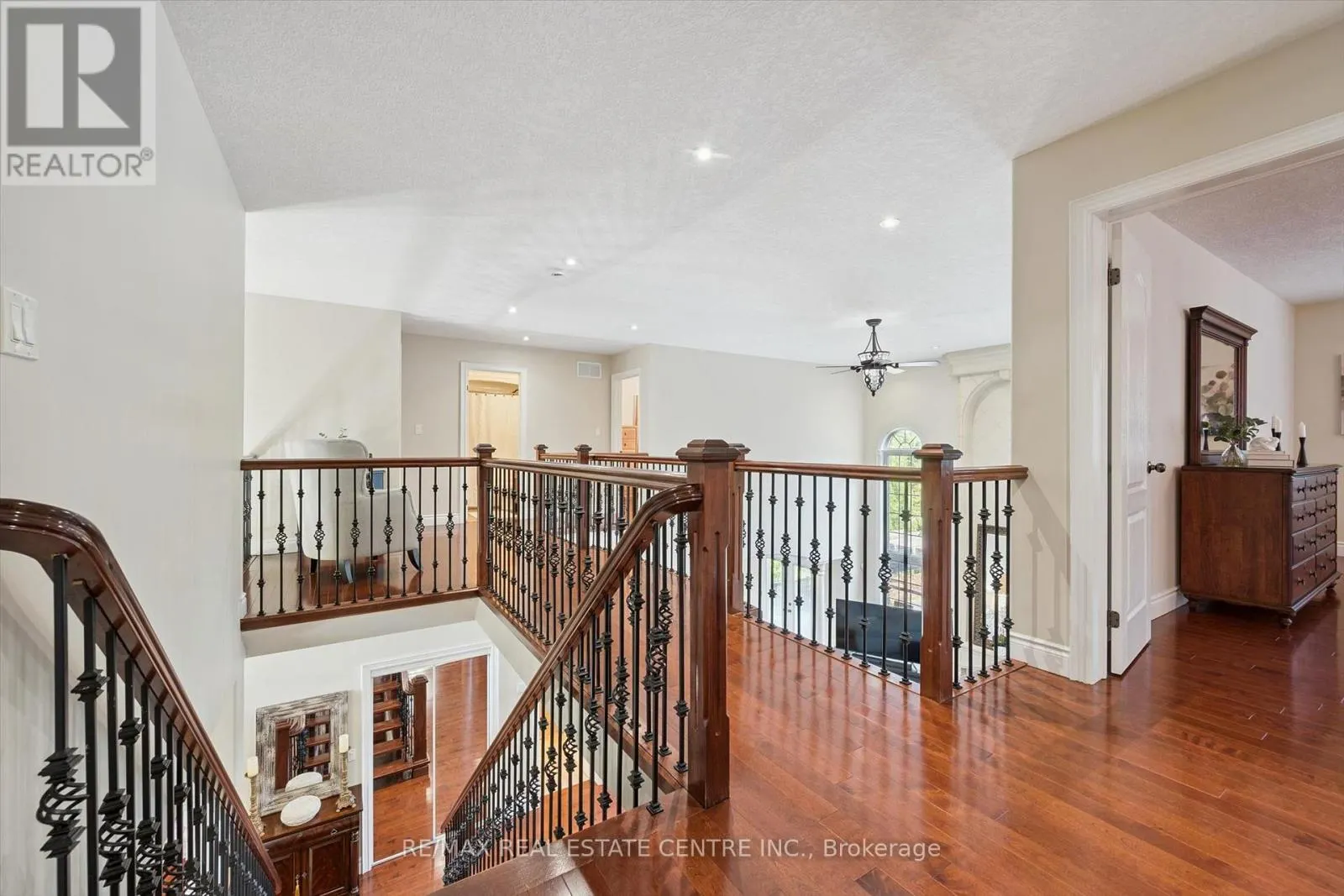 332 SCENIC DRIVE