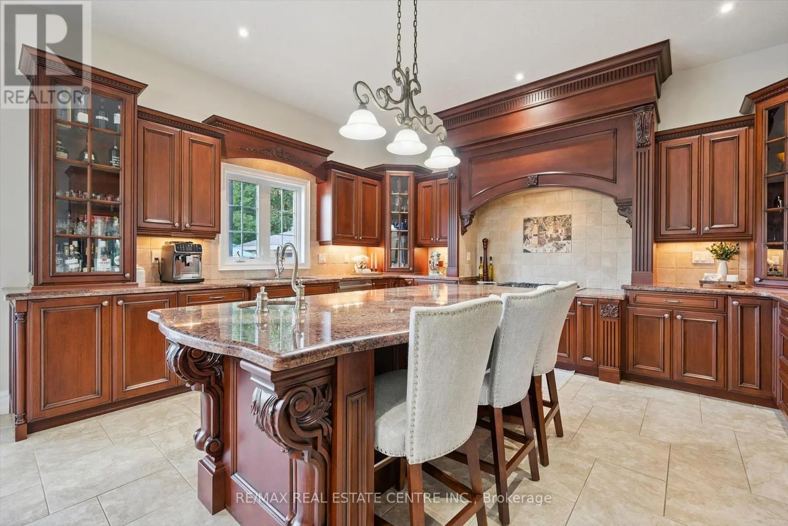 332 SCENIC DRIVE