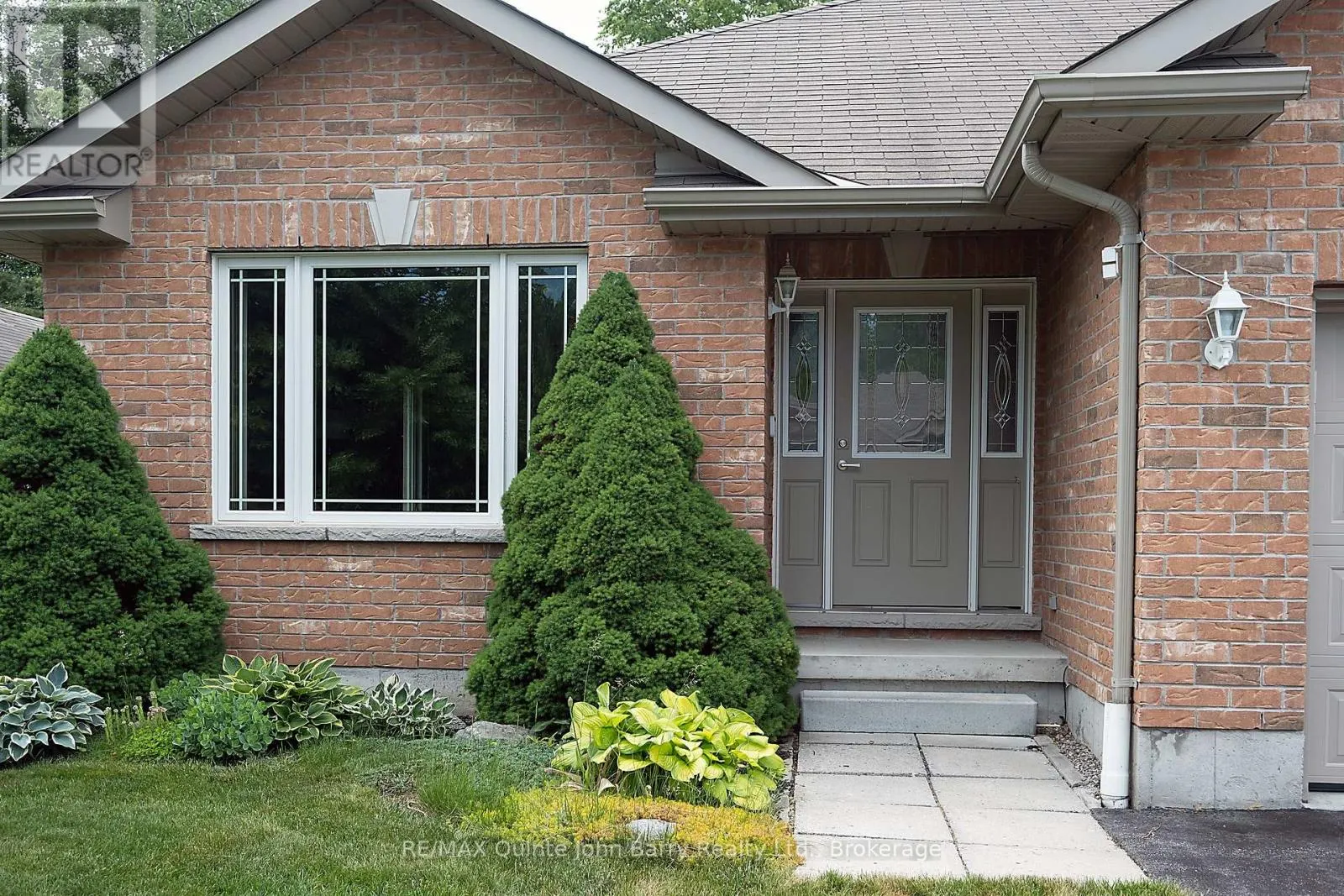 4 ALGONQUIN AVENUE