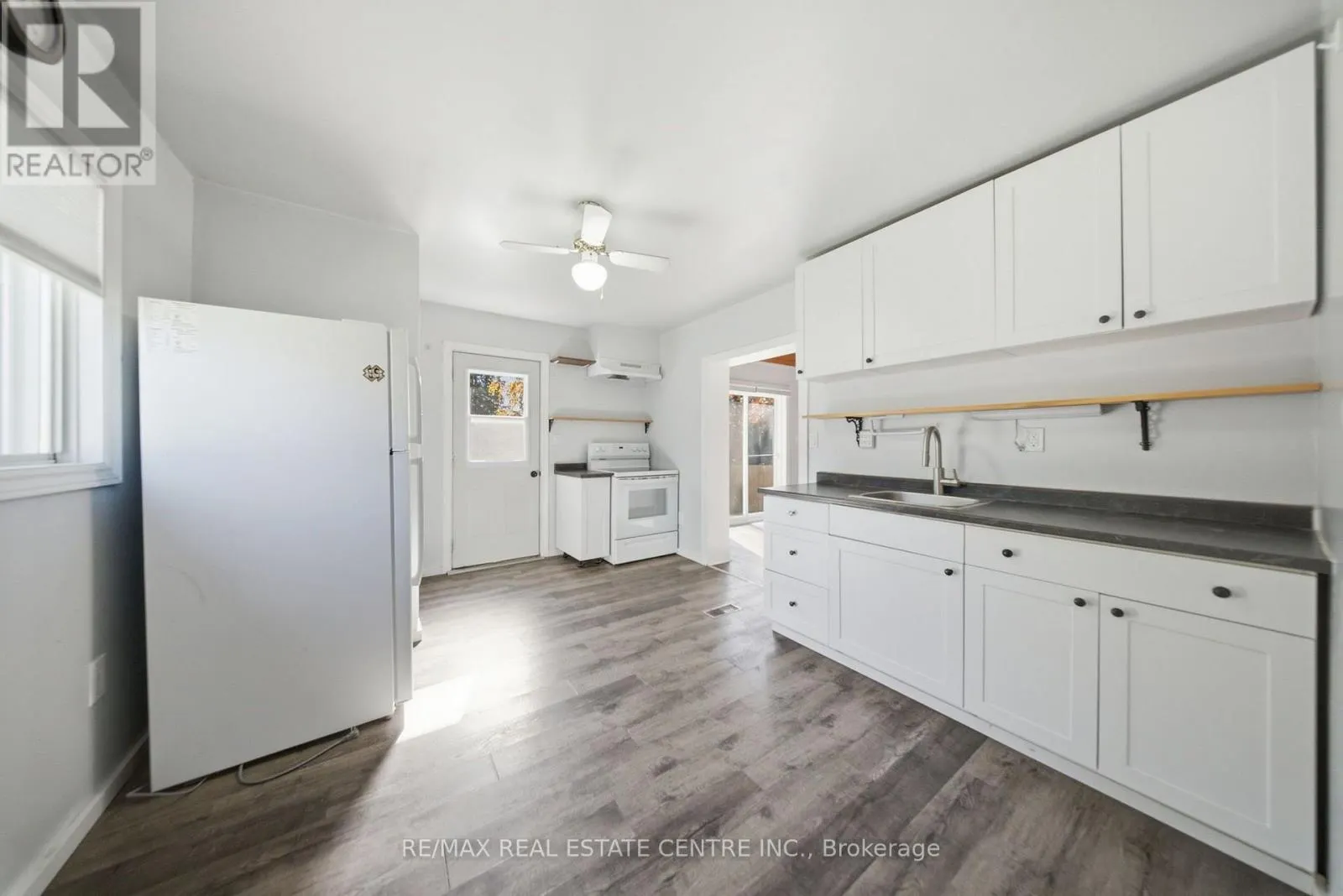 301 MAIN STREET W