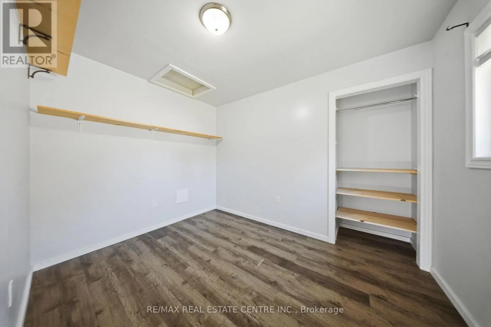 301 MAIN STREET W