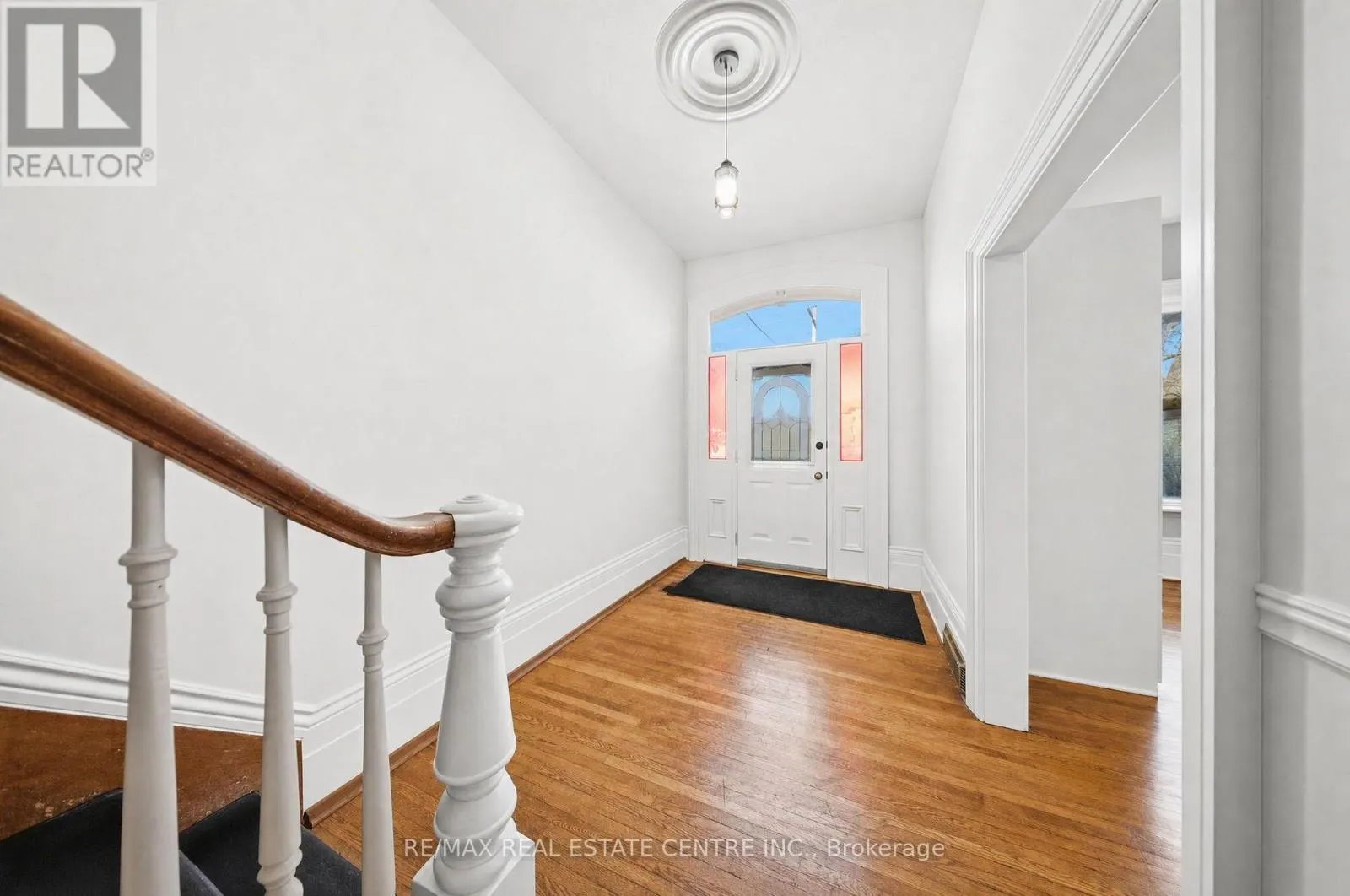 301 MAIN STREET W
