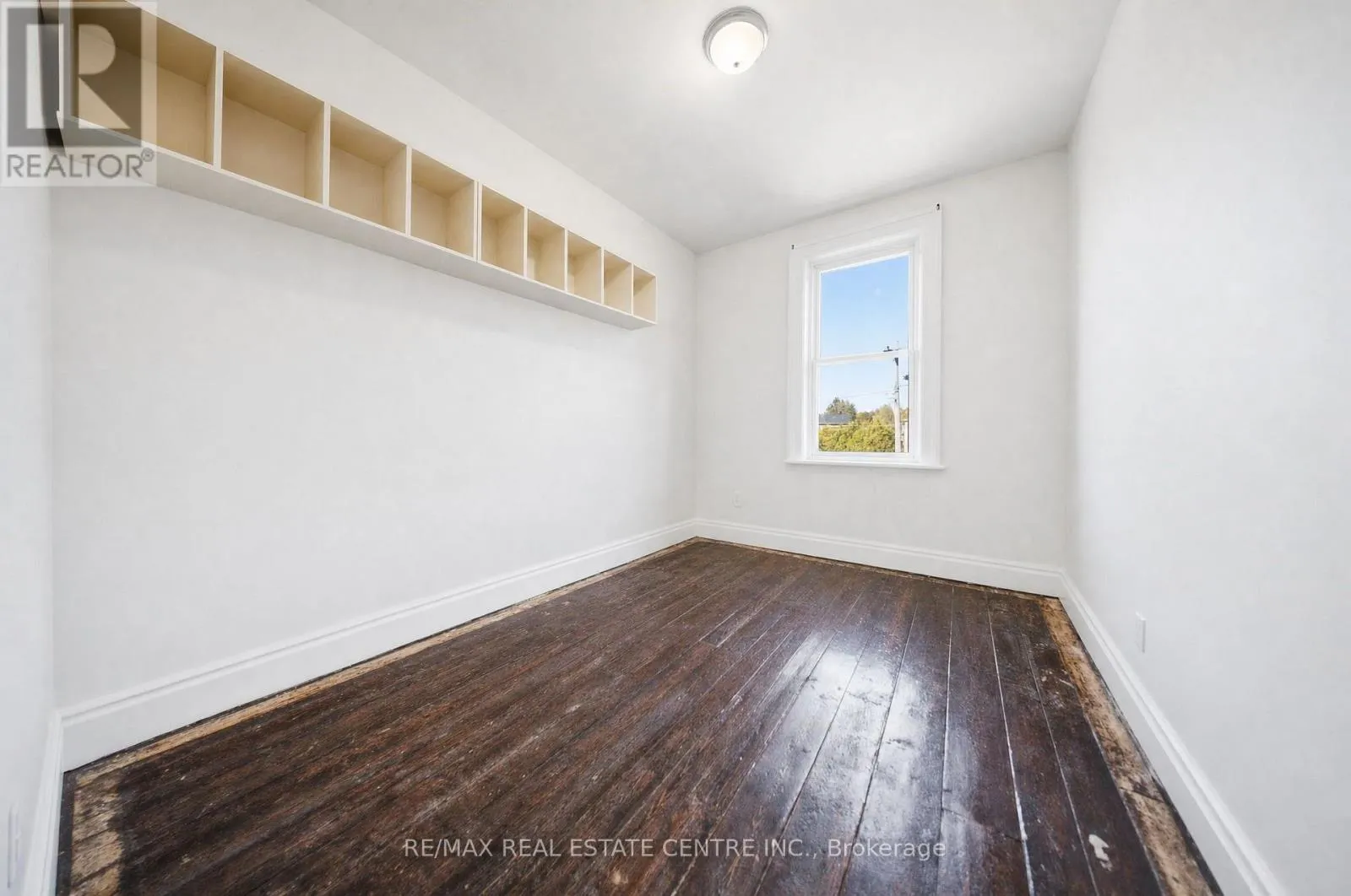 301 MAIN STREET W