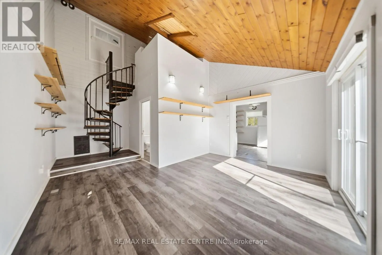 301 MAIN STREET W