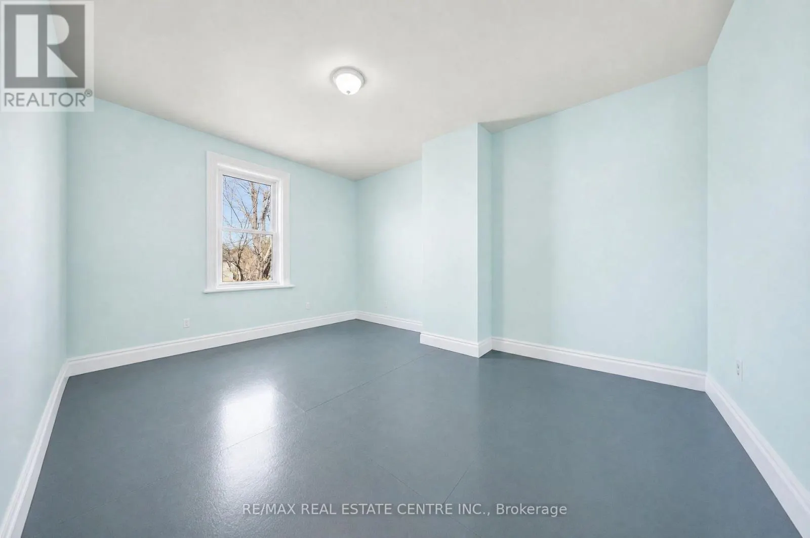 301 MAIN STREET W