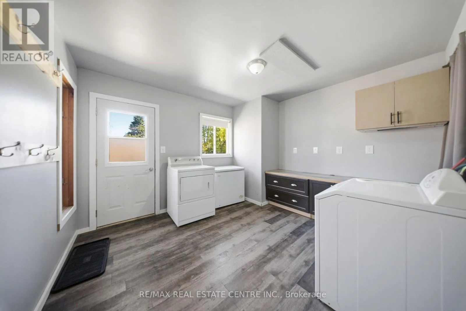 301 MAIN STREET W