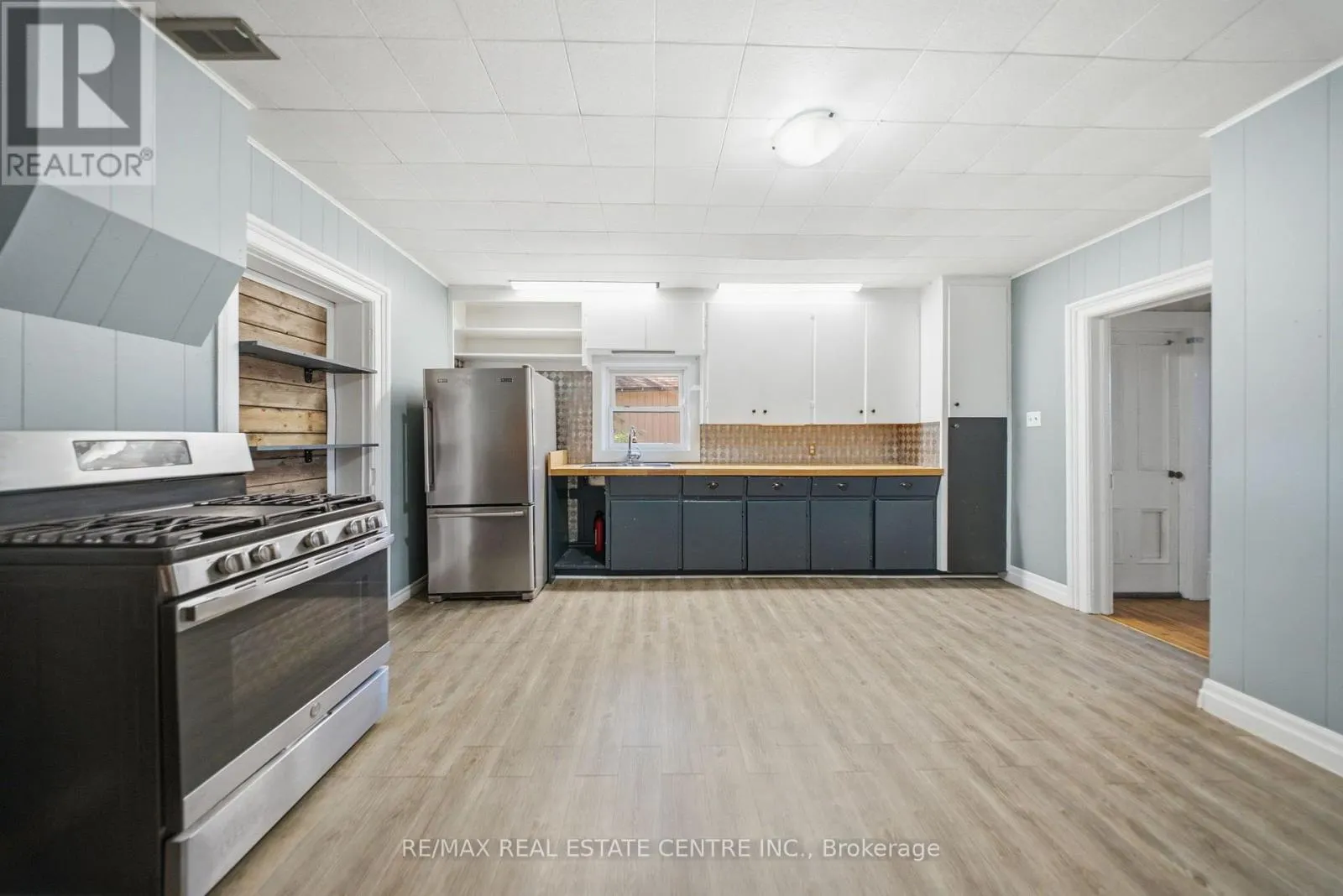 301 MAIN STREET W