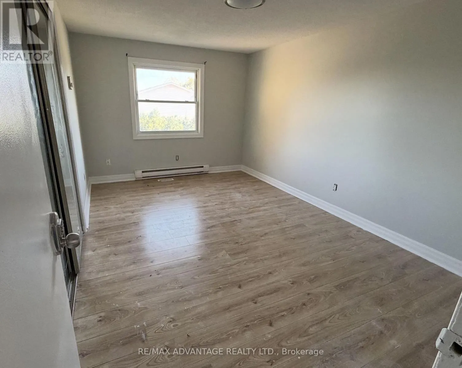 3 - 1855 ALDERSBROOK ROAD #3