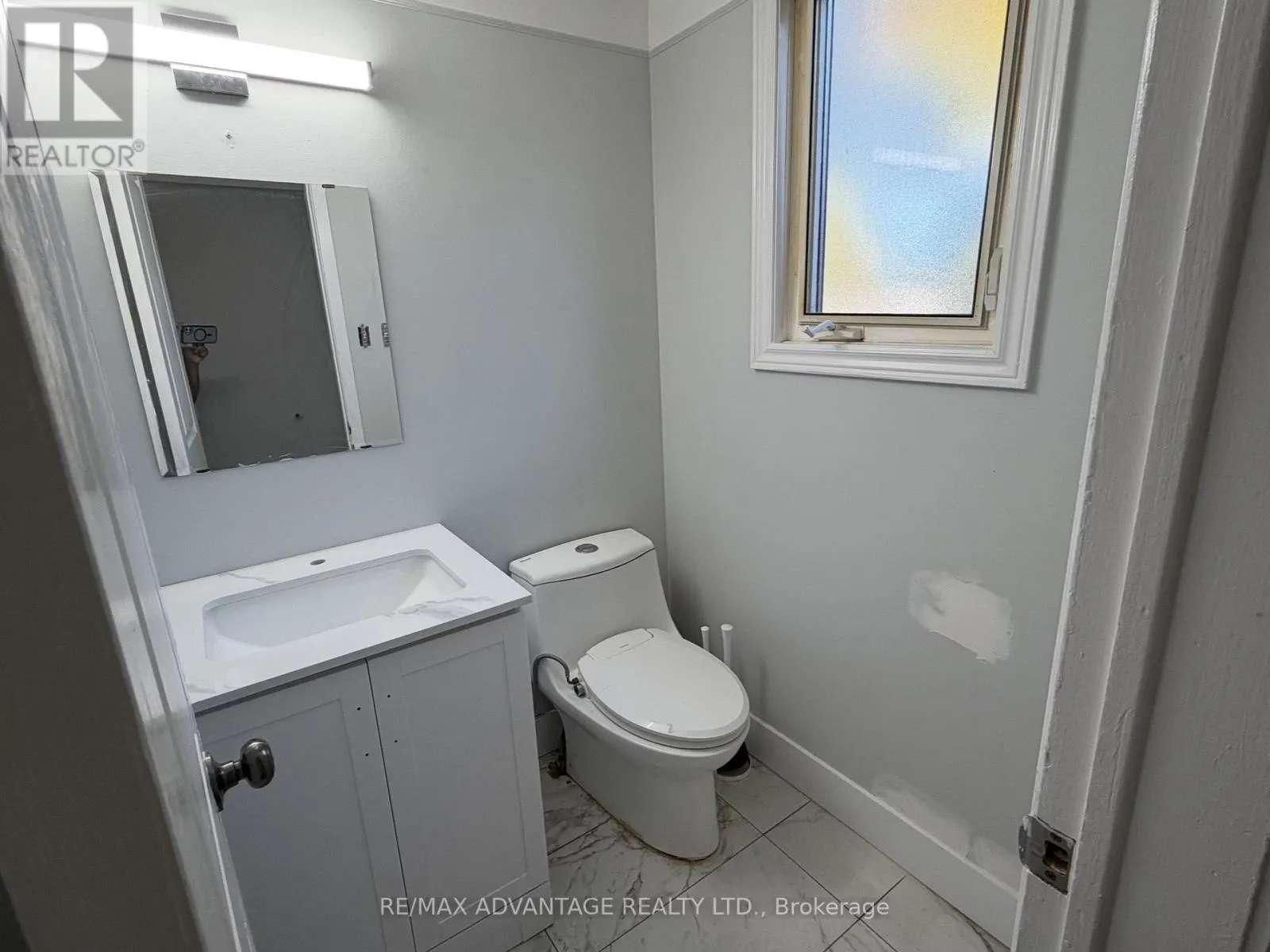 3 - 1855 ALDERSBROOK ROAD #3
