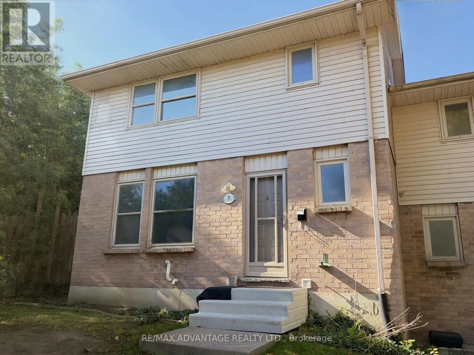 3 - 1855 ALDERSBROOK ROAD #3