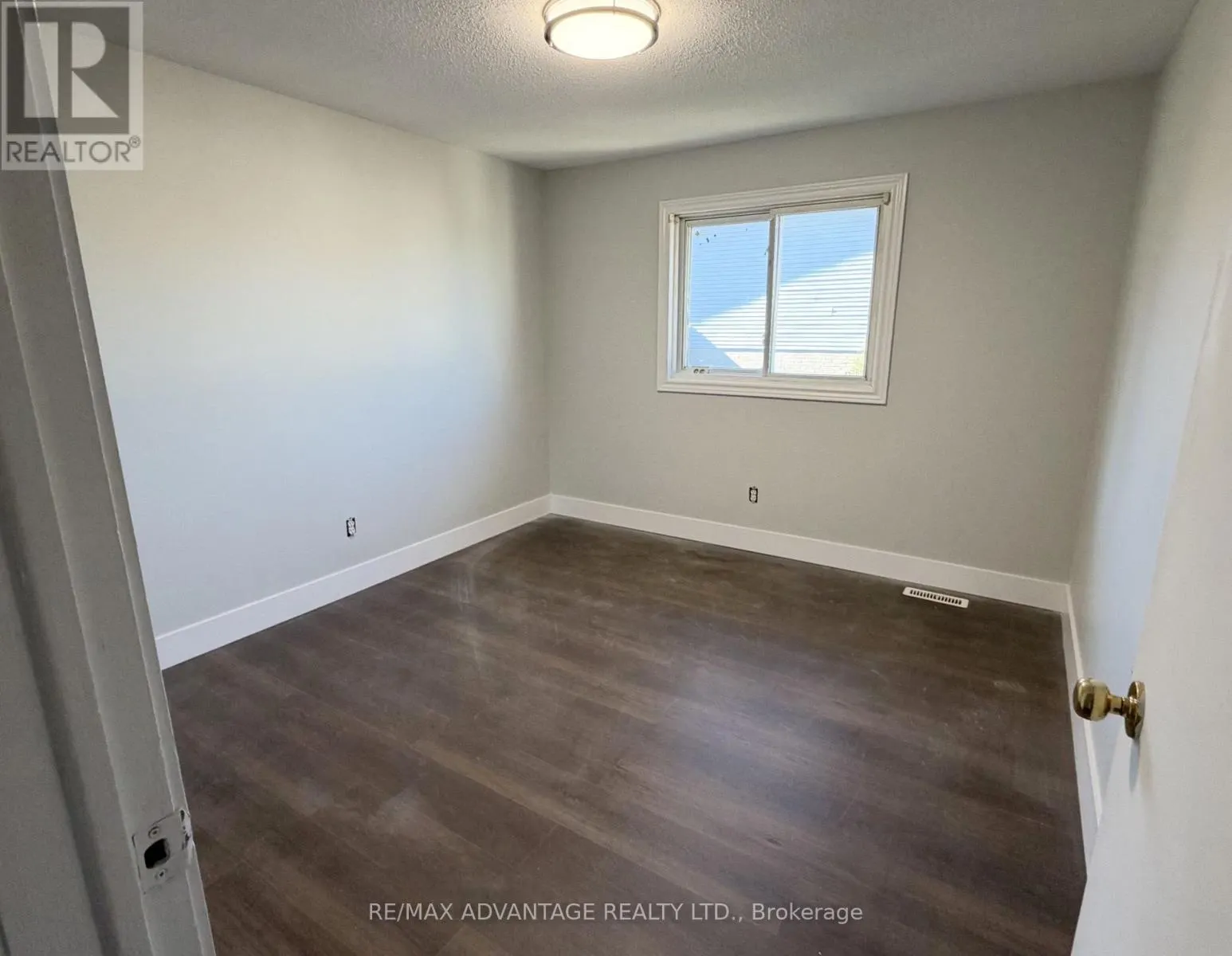 3 - 1855 ALDERSBROOK ROAD #3