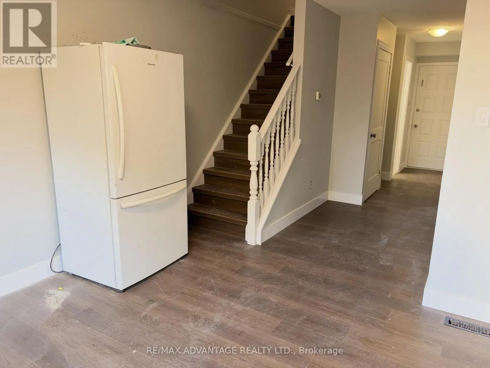 3 - 1855 ALDERSBROOK ROAD #3