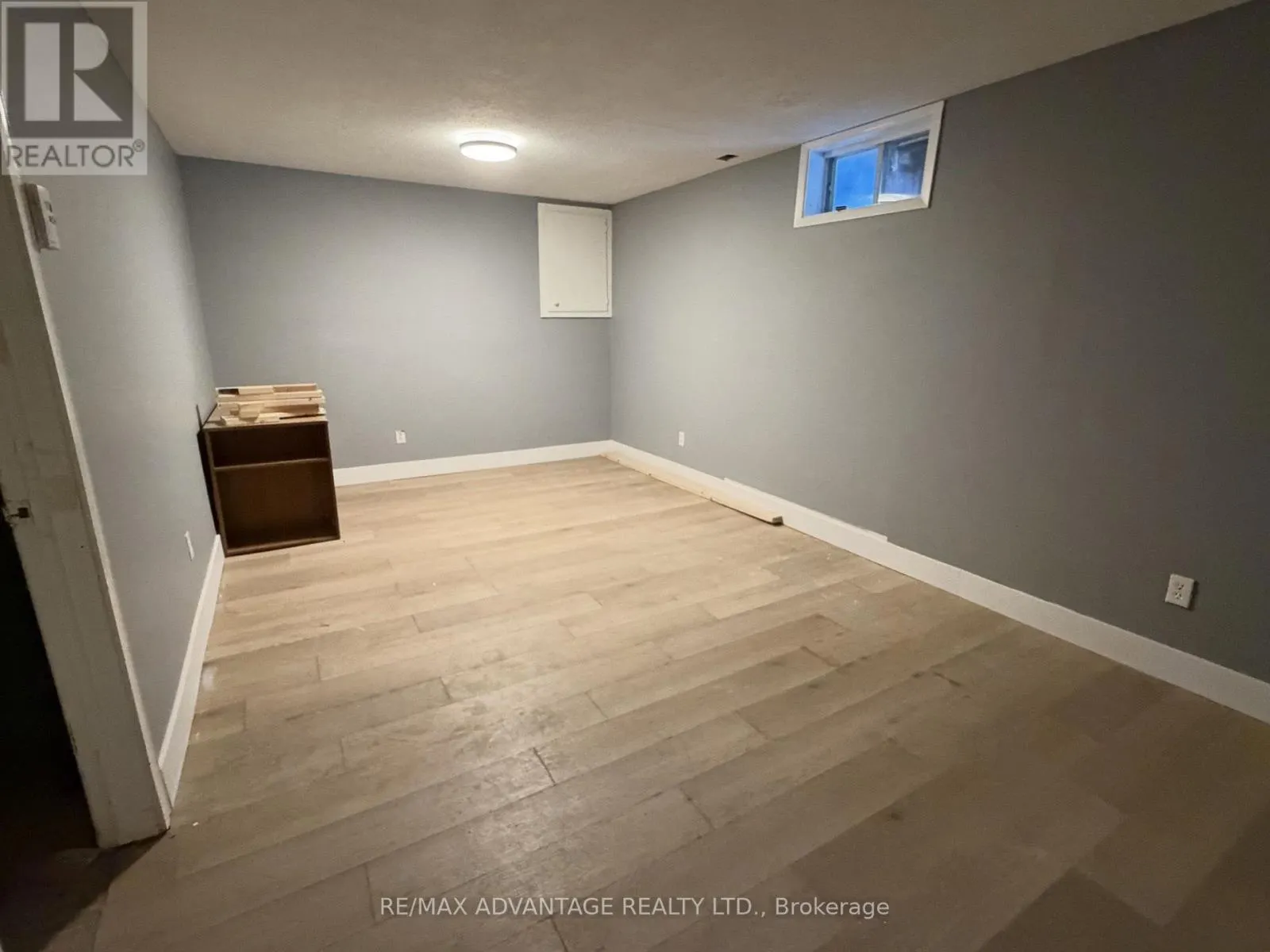 3 - 1855 ALDERSBROOK ROAD #3