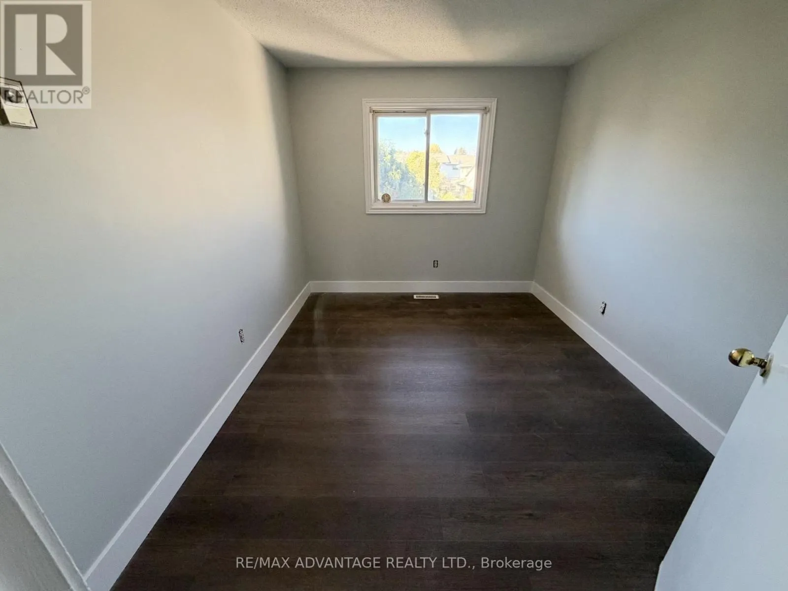3 - 1855 ALDERSBROOK ROAD #3