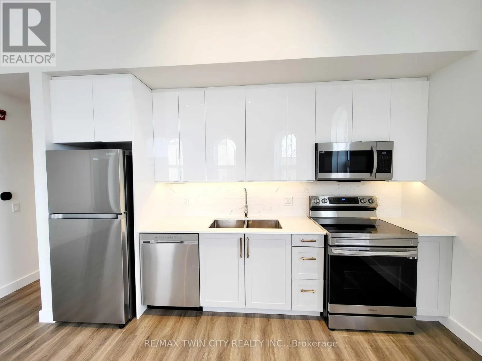 205 - 75 HURON STREET