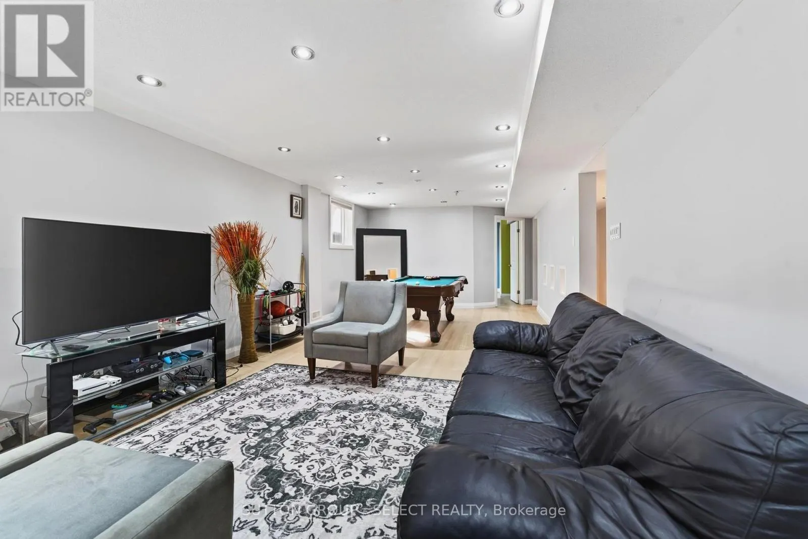 563 FIREFLY DRIVE