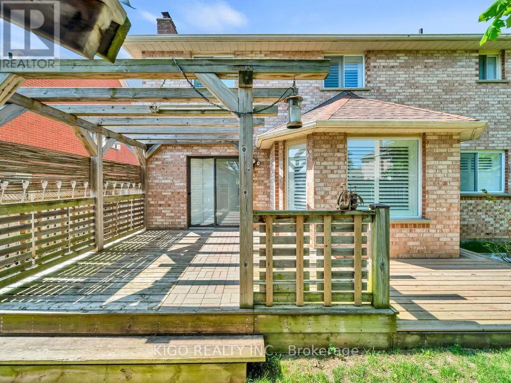 16 GLENNIE COURT