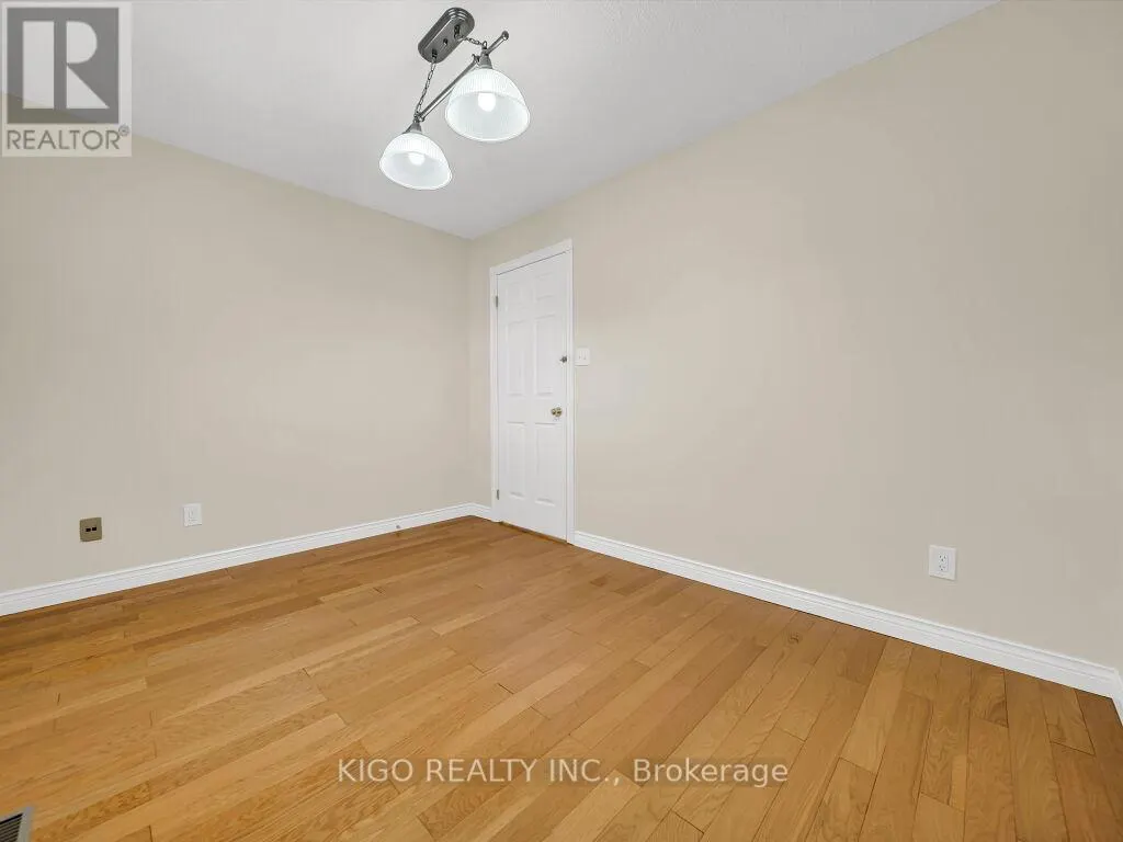 16 GLENNIE COURT