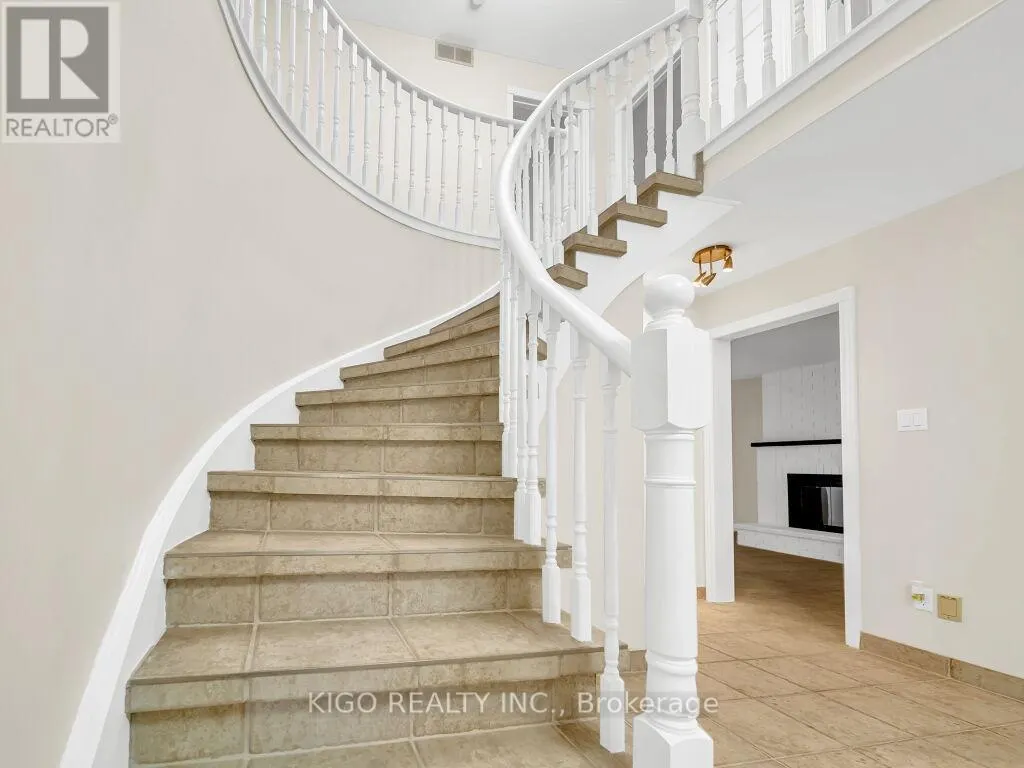16 GLENNIE COURT