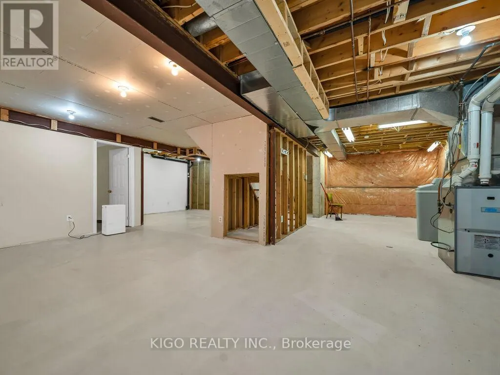 16 GLENNIE COURT